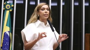 Erika Hilton e o cachorro de Pavlov