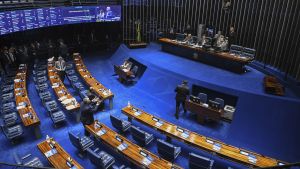 Senadores torraram R$ 668 milhões com salários de assessores