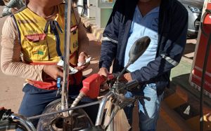 Sin pruebas, Paz dice que “caen” responsables de sabotaje en YPFB mientras siguen denuncias por mala calidad y escasez de gasolina