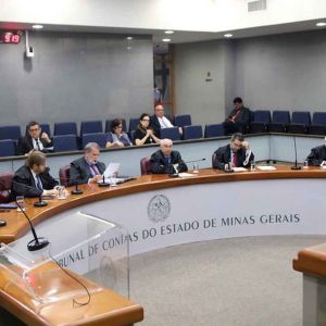 Uma mulher na corrida pela terceira vaga do TCE