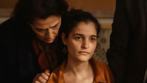 ‘In a Whisper’ – Familia, deseo y secretos