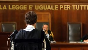 Quote dei corsi incassate. Truffa, docente a processo