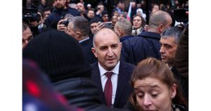 Партията “Радев” - поглед към Европа, но без десния ентусиазъм (нещо като БСП преди Станишев)