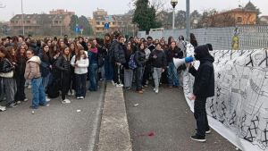 Rivolta degli studenti al Bellisario di Inzago, il presidio: 