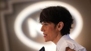 Elma Saiz se pasa de la raya