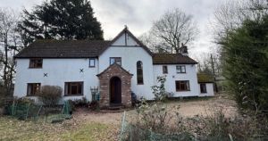 'Secluded' house with a stable and paddock going under the hammer