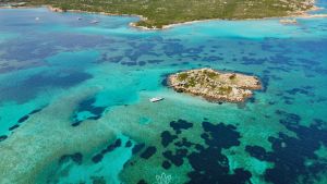 La piccola Parigi invita in Sardegna per navigazioni green alla scoperta della Maddalena