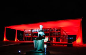 A terceirização da política foi um desastre