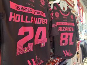 „Heated Rivalry“-Trikots: Wie die Berliner Eisbären auf den Serienhype aufspringen