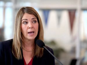 Bell: Danielle Smith will vote for Alberta independence, most polled think so