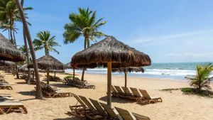 Os 10 melhores resorts all inclusive do Brasil para relaxar pé na areia