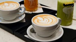 Ruta del café para aguantar marzo: cafeterías de especialidad desde Santiago Centro, Maipú y La Florida hasta Puerto Varas y Santa Cruz