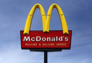 McDonald's Stock (MCD) Slips to $324.27 as Investors Take Profits After Recent Highs
