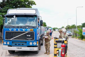 Aumenta las protestas por falta de gasolina, YPFB dice que prepara despacho de 5 millones de litros