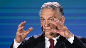 L'Ungheria sequestra due blindati di una banca ucraina con 82 milioni di dollari: “Riciclaggio”. Kiev nega. Tensione sempre più alta