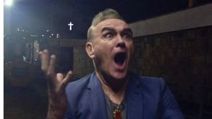 Patrick Morrissey plana al Fabrique. Sfacciatamente provocatorio: ora devo pensare alla salute...