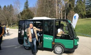 Na Bledu brezplačna električna minibusa