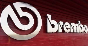 Fenomeno Brembo, la multinazionale tascabile da tenerci cara in questa Italia “patriottica”