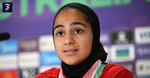 Stimmgewaltig schweigende Fußballspielerinnen