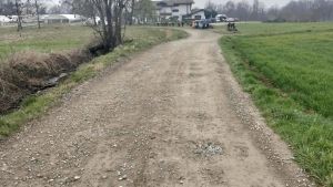 Strada piena di buche, e affari a rischio Il ristorante protesta