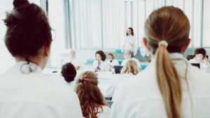 Prévention, recherche et médicaments: mais où sont les femmes en médecine?