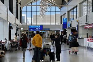 «Мы думали, что застряли»: как психолог Максим Коваленко выбрался из ОАЭ, когда рейсы начали отменять