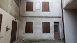 La lapide “testimone” dell’arresto a Ronchi di Guglielmo Oberdan finita nel dimenticatoio