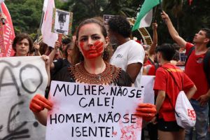 Conservadorismo internalizado e a naturalização da violência contra mulheres