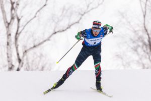 Коростелев вскрыл пьедестал Кубка мира и смеялся вместе с Клебо: первая медаль России за 4 года