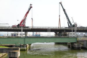 Livorno, il ponte collassato riaprirà con forti limitazioni: «Non subito per i Tir»