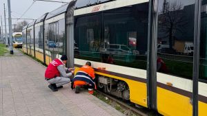 Deraglia un tram della linea 15 a Rozzano: è il terzo episodio in pochi giorni
