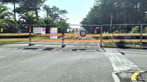 Transenne sul lungomare di Riviera a Lignano, la chiusura non piace agli albergatori: «Periodo sbagliato»