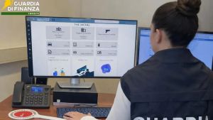 Truffa delle auto “seminuove”: confiscati 1,5 milioni tra ville e rolex a un imprenditore pregiudicato