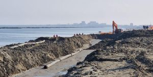 Erosione spiagge ai Lidi, de Pascale: «La sfida si può vincere solo insieme»