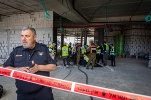 1 dead, 2 seriously wounded as Iranian cluster bomb warhead hits central Israel