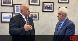 Борисов играе двойна игра със служебния кабинет