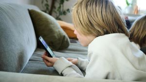 Social-Media-Verbot für Kinder unter 14? Verbote schützen nicht, Bildung schon!