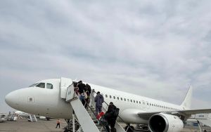 First flights bringing Israelis back home from Dubai land at Ben Gurion Airport