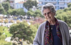 Τα τσιμπολογήματα της Αθηνάς Κακούρη στην «Π»: Τη Υπερμάχω στρατηγώ…