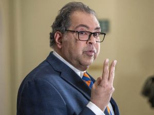 Bell: Smith UCP blames 'delusional' Nenshi for Calgary water pipe woes