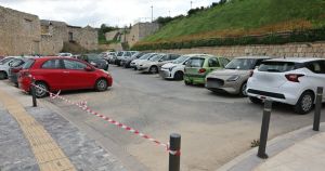 Το κλείσιμο των κατ’ επίφαση πάρκινγκ και το έμφραγμα σε αγορά και κυκλοφοριακό