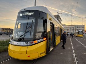 Insider schlagen Alarm: Kommt Berlins XXL-Straßenbahn jemals in Fahrt?