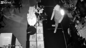 Trieste, il giallo del ladro fotocopia: stesso identikit e stesse modalità per 5 colpi alle undici di sera