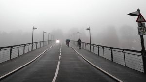 14-jähriger Radler bringt Seniorin bei gescheitertem Überholmanöver zu Fall