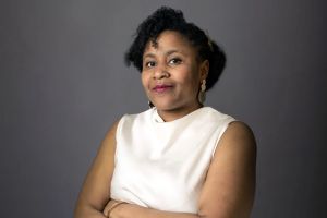 Touhfat Mouhtare prend l’avion pour les Comores et songe au poids d’un voyage, qui varie selon la place du pays d’où l’on vient sur l’échiquier géopolitique.