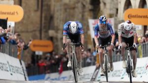 Giulio Pellizzari da applausi alla Tirreno - Adriatico: è secondo in classifica generale