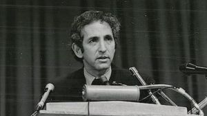 Daniel Ellsberg speaks to us as the war on Iran continues