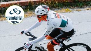 Isaac del Toro demuestra su poderío en Italia para apoderarse del liderato