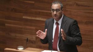 El exsenador y exdirigente socialista Fernando Lastra se recupera de una operación urgente tras sufrir un ictus