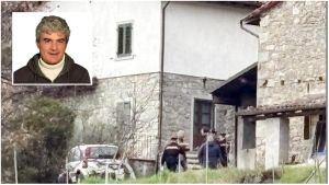 La motosega prende fuoco mentre Franco mette benzina, inutili i soccorsi. Muore a 64 anni nel terreno sotto casa
